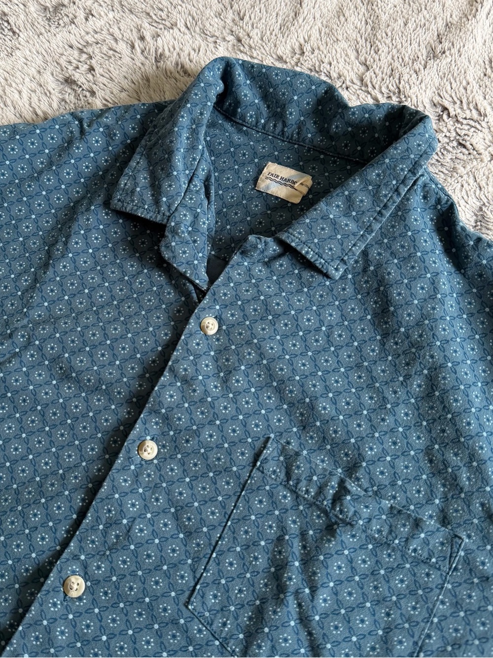 Fair Harbor Geometric Floral Organic Cotton
Short Sleeve Camp Shirt Blue Mens XL